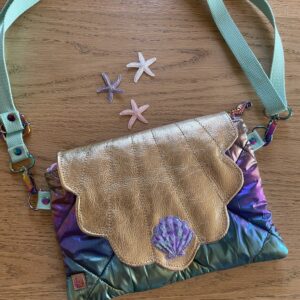 Sac pochette Néréa – Sous l'Océan | Sac artisanal en cuir et tissu matelassé