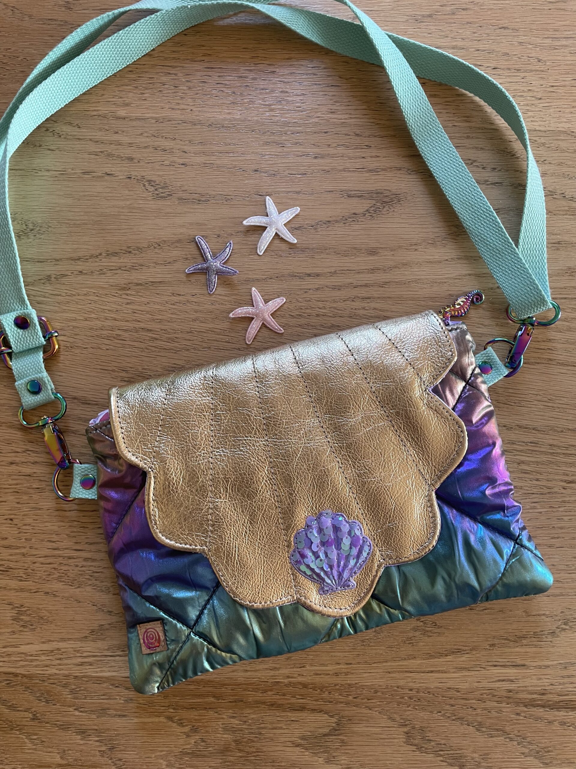 Sac pochette Néréa – Sous l'Océan | Sac artisanal en cuir et tissu matelassé