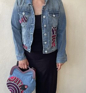 Veste en jean customisée au wax – Pièce unique artisanale