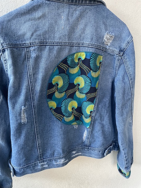 Veste en jean customisée au wax – Pièce unique artisanale – Image 7